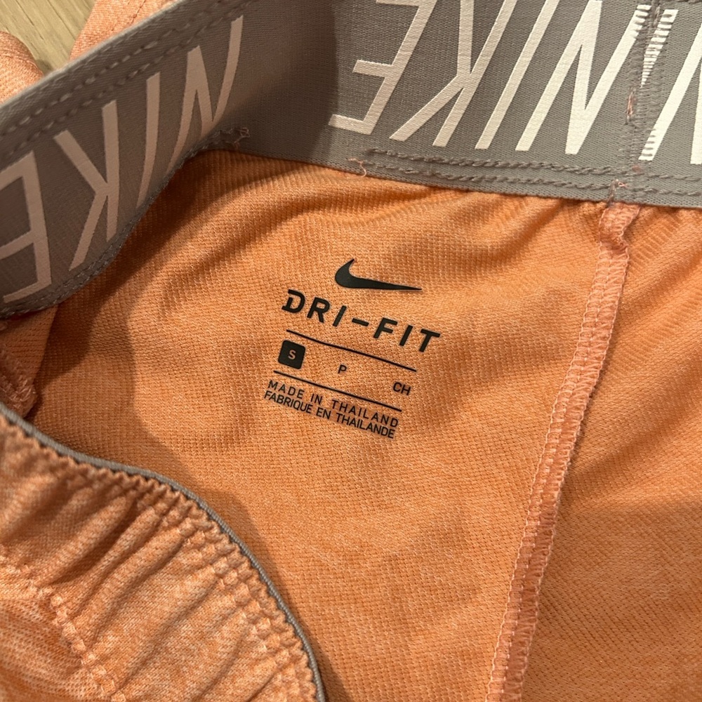 Nike Women's Training Shorts Elastic Fold Over Waist Orange Athletic - Picture 3 of 4